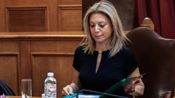 Προανακριτική για εσχάτη προδοσία από τον Μητσοτάκη ως τον Σπίρτζη ζητά η Καρυστιανού