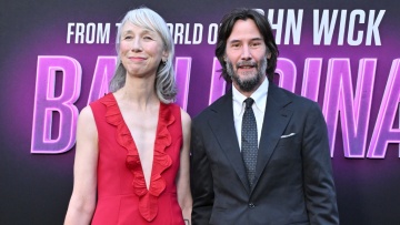 Η σύντροφος του Κιάνου Ριβς εμφανίστηκε με ένα εντυπωσιακό δαχτυλίδι - Παντρεύεται ο ηθοποιός;