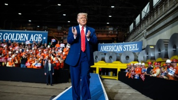Ο Τραμπ υπέγραψε εκτελεστικό διάταγμα που αυξάνει στο 50% τους δασμούς στον χάλυβα και στο αλουμίνιο 