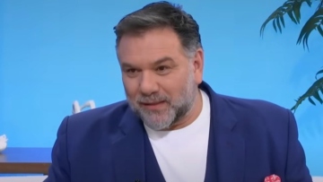 Γρηγόρης Αρναούτογλου: Σε οποιοδήποτε άλλο επάγγελμα τα χρόνια εμπειρίας είναι εύσημα, στην τηλεόραση όχι