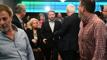 ΠΑΣΟΚ: Με πατημένο το... φρένο στις δημοσκοπήσεις - Ανησυχία στελεχών για τον Σεπτέμβριο