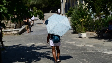 Καιρός: Θερμή εισβολή με 38άρια και μπόρες στα βόρεια - Η πρόγνωση για το τριήμερο του Αγίου Πνεύματος 