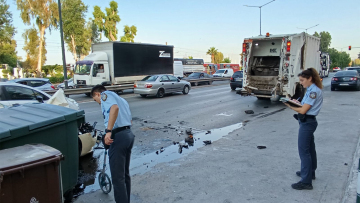 Συνελήφθησαν οι οδηγοί του ταξί και του απορριμματοφόρου μετά το σοκαριστικό τροχαίο στην Ποσειδώνος - «Τη χτύπησε ενώ ήταν κάτω, δεν είχε ανέβει στο όχημα»
