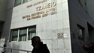 Με πολυοργανική ανεπάρκεια η 62χρονη μετά τη λάθος μετάγγιση στο Τζάνειο - Οι γιατροί δίνουν αγώνα να την κρατήσουν στη ζωή