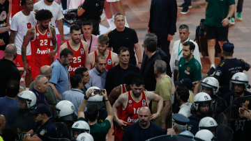 Η ΚΑΕ Ολυμπιακός καταγγέλει διπλή απόπειρα βιαιοπραγίας εναντίον του Μπαρτζώκα στο ΟΑΚΑ - Βίντεο 