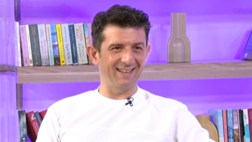 Μιχάλης Οικονόμου για την πατρότητα: Ανακάλυψα μια τρυφερότητα που είχα και στρώθηκε ο δρόμος να ανθίσει