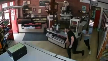 Η στιγμή του σεισμού στο Άγιο Όρος από κάμερα καταστήματος στις Καρυές, δείτε βίντεο - Στο μικροσκόπιο των ειδικών τα 5,3 Ρίχτερ, προληπτικά ΕΜΑΚ και ΕΜΟΔΕ στο σημείο 