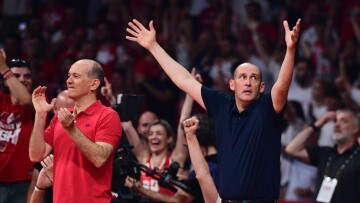 Αγγελόπουλοι: «Είμαστε περήφανοι, πήρατε το πιο μάγκικο πρωτάθλημα» - Βίντεο 