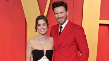 Ο Κρις Έβανς θυμήθηκε τη στιγμή που έκανε πρόταση γάμου στη σύζυγό του - Δείτε το βίντεο