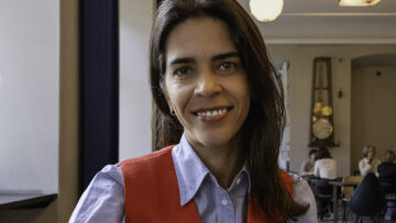 Πού πίνει καφέ μια Βραζιλιάνα στην Αθήνα;
