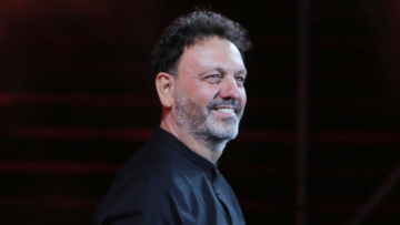 Στάθης Αγγελόπουλος: Ποινική δίωξη στον τραγουδιστή για ενδοοικογενειακή σωματική βλάβη - Δεν θέλω καμία επαφή μαζί του, δήλωσε η πρώην σύζυγος του 