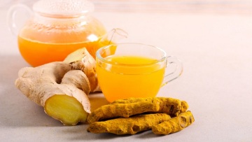 Νερό με κουρκουμά: Ένα «χρυσό» ρόφημα για την υγεία