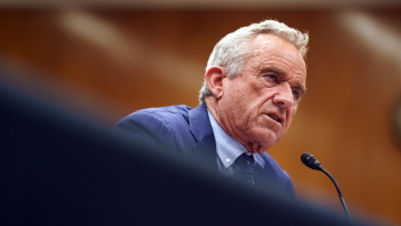 Ο Ρόμπερτ Κένεντι Τζούνιορ «ξήλωσε» τα μέλη συμβουλευτικής επιτροπής για τα εμβόλια