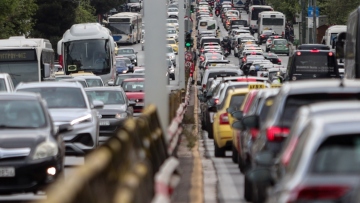 Βουλή: Υπερψηφίστηκε με ευρύτατη πλειοψηφία ο Νέος Κώδικας Οδικής Κυκλοφορίας