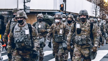 ΗΠΑ: Η κυβέρνηση Τραμπ σχεδιάζει να αναπτύξει Εθνοφρουρά και στο Σικάγο