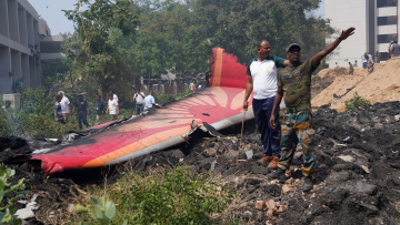  Το σενάριο να μπήκαν πουλιά στους κινητήρες του αεροσκάφους στην Ινδία «βλέπουν» οι ειδικοί - Είναι το πρώτο Boeing 787 Dreamliner που πέφτει στα 14 χρόνια που πετάει 