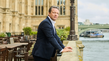 Το τρομερό παιδί της βρετανικής κουζίνας,  Τζέιμι Όλιβερ ανοίγει εστιατόριο στην Αθήνα