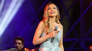 Δέσποινα Βανδή: Συγκινημένη στη συναυλία για τον Βασίλη Καρρά - «Δεν έφυγες ποτέ»