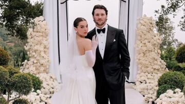 Η Χέιλι Στάινφελντ θυμάται τον γάμο της με τον Τζος Άλεν: «Θέλαμε όλοι να είναι παρόντες στη στιγμή»