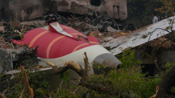 To τραγικό λάθος στο πιλοτήριο: Η θεωρία για τη συντριβή της Air India που στοίχισε 279 ζωές

