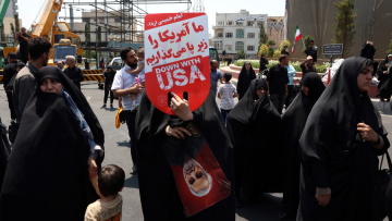 Το Ιράν απειλεί ότι η σύγκρουση θα επεκταθεί σε αμερικανικές βάσεις τις επόμενες ημέρες