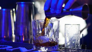 Συνελήφθησαν δύο άτομα που πούλησαν αλκοόλ σε ανήλικες στη Θεσσαλονίκη