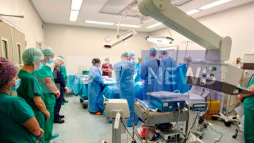 Συγκλονιστική στιγμή στο Πανεπιστημιακό Νοσοκομείο Πάτρας: Οι γιατροί τιμούν τον 14χρονο Σπύρο πριν τη λήψη των οργάνων του