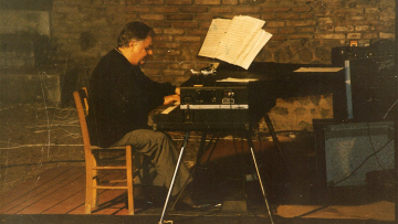 Ο Μάνος Χατζιδάκις είχε βάλει δόντια πουλώντας τα «Παιδιά του Πειραιά»