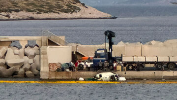 Συνελήφθη ο κυβερνήτης του ελικοπτέρου που έπεσε στη Βουλιαγμένη, έρευνα για τα αίτια - Έγκυος η μία από τις γυναίκες που σώθηκε από τη θάλασσα