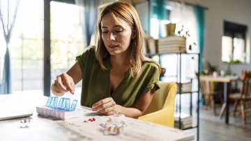 Ακριβά φάρμακα: Από σήμερα οι αιτήσεις για την παράδοσή τους στο σπίτι, το γραφείο ή το εξοχικό
