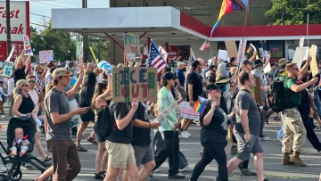 Υπέκυψε διαδηλωτής που τραυματίστηκε από αδέσποτη σφαίρα σε διαδήλωση στη Γιούτα εναντίον του Τραμπ 