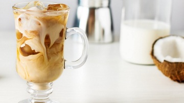 Cloud Coffee: O viral καφές -χωρίς νερό- που πίνουμε φέτος το καλοκαίρι
