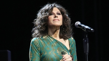 Ελευθερία Αρβανιτάκη: Προσωπικοί λόγοι υγείας μου επιβάλλουν να μείνω  εκτός συναυλιακής δράσης το φετινό καλοκαίρι