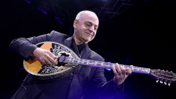 Καραντίνης για τη διαφυγή των Ελλήνων καλλιτεχνών από το Ισραήλ: «Βλέπαμε τους πυραύλους από το αεροπλάνο, λες και ήταν ταινία»
