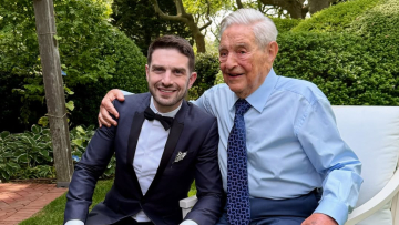 Τζορτζ Σόρος: Η μυστηριώδης απουσία από τον γάμο του γιου του - Έκανε πάρτι στο ζεύγος μια ημέρα πριν την τελετή