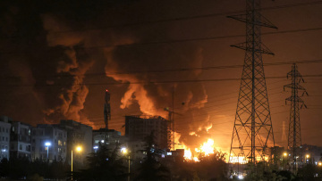 Χαμενεΐ: Η μάχη ξεκινά - Ποια σενάρια εξετάζει ο Τραμπ για την εμπλοκή των ΗΠΑ στον πόλεμο  - Επίθεση του Ιράν με δεκάδες βαλλιστικούς πυραύλους, το Ισραήλ βομβαρδίζει τομέα της Τεχεράνης
