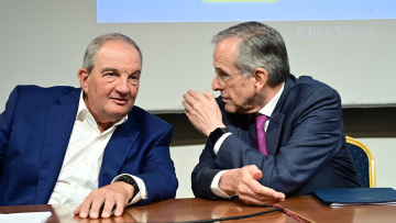 Η εκδήλωση στο Πολεμικό Μουσείο:  Παραινέσεις από Καραμανλή, καταστροφολογία από Σαμαρά