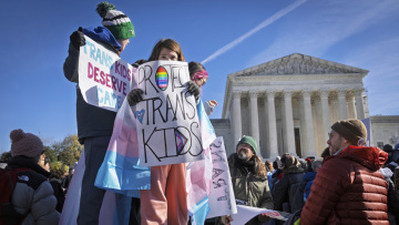 Το Ανώτατο Δικαστήριο των ΗΠΑ απαγόρευσε την ψυχολογική στήριξη για ομαλή φυλομετάβαση ανήλικων τρανς