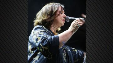 Η Χάρις Αλεξίου απήγγειλε ποίημα για την Παλαιστίνη σε συναυλία - «Μιας και δεν τραγουδάω...»