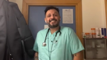 Paris Nagual: Ο viral νοσηλευτής του TikTok που χορεύει - Δείτε βίντεο