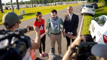 Ελεύθερος αφέθηκε μετά από 3 μήνες σε κέντρο κράτησης μεταναστών ο Παλαιστίνιος ακτιβιστής του Κολούμπια 