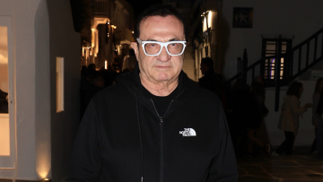 Ο Λευτέρης Πανταζής ακύρωσε προγραμματισμένη του εμφάνιση λόγω χτυπήματος στο κεφάλι - «Ξεπέρασα κάθε κίνδυνο» γράφει