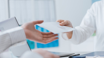 Ιπποκράτειο: Συνελήφθη διευθυντής καρδιοχειρουργικής για φακελάκι, ζητούσε έως και 5.000 ευρώ