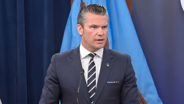 Ο Χέγκσεθ «τα έχωσε» live σε δημοσιογράφο του Fox News για το ουράνιο του Ιράν 