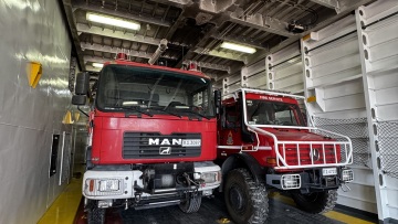 Η Seajets μεταφέρει στη Χίο ισχυρές πυροσβεστικές δυνάμεις για την κατάσβεση της φωτιάς - Δείτε βίντεο