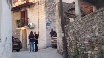 «Τους βρήκε ο άντρας μου μέσα στα αίματα» - Συγκλονίζει γειτόνισσα για το διπλό φονικό στη Μεσσηνία