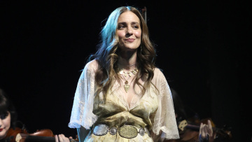 Η απάντηση της Μποφίλιου για το viral βίντεο με τον πατέρα της: «Ασχολούμαστε με τα σοβαρά»