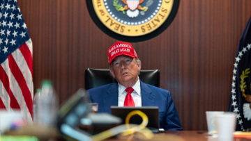 Τραμπ: Αν το σημερινό καθεστώς στο Ιράν είναι ανίκανο, γιατί να μην υπάρξει αλλαγή