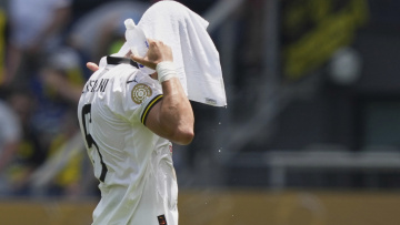 Σκύλοι με… Crocs στο Παγκόσμιο Κύπελλο Συλλόγων λόγω καύσωνα – «Κόκκινος συναγερμός» για παίκτες και φιλάθλους
