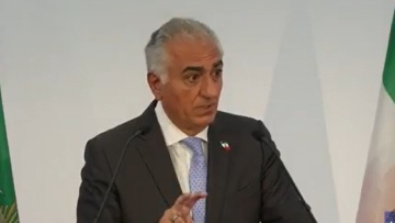 Ο λαός του Ιράν καταλαβαίνει πως ο πόλεμος δεν είναι εναντίον του, λέει ο γιος του Σάχη